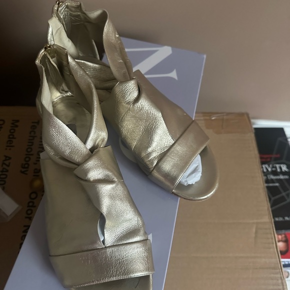 Casadei Gold Sandals with Elegant Design - Picture 4 of 6